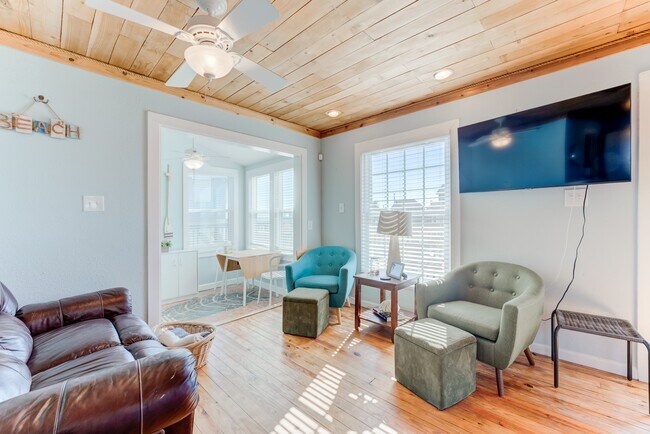 Building Photo - 4211 Surf Dr