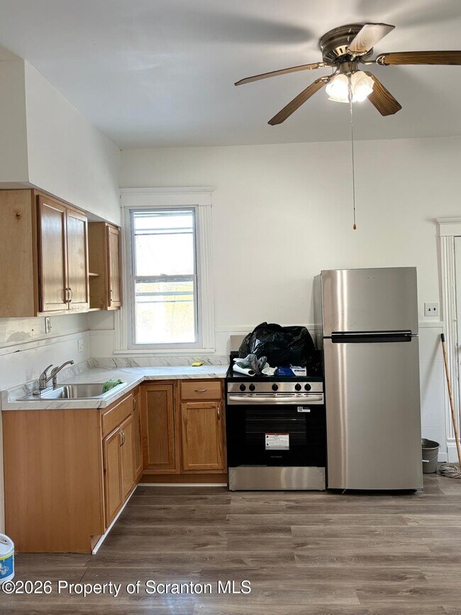 Building Photo - 719 Hemlock St