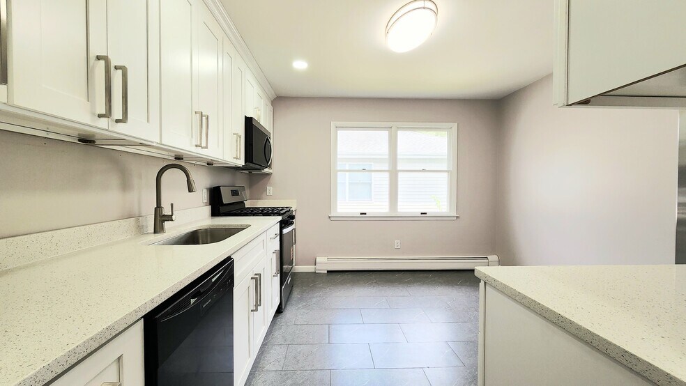 Large Eat-In KItchen - 223 Miller Ave