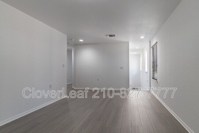 Building Photo - 7422 Bluebonnet Bay