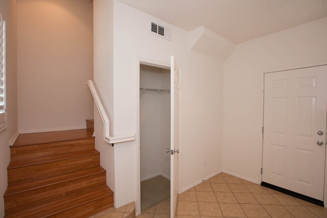 Building Photo - 720 S San Fernando Blvd