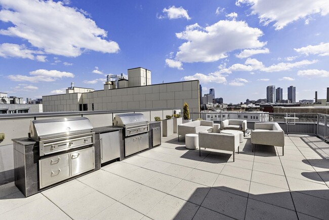 Building Photo - 202 Merseles St
