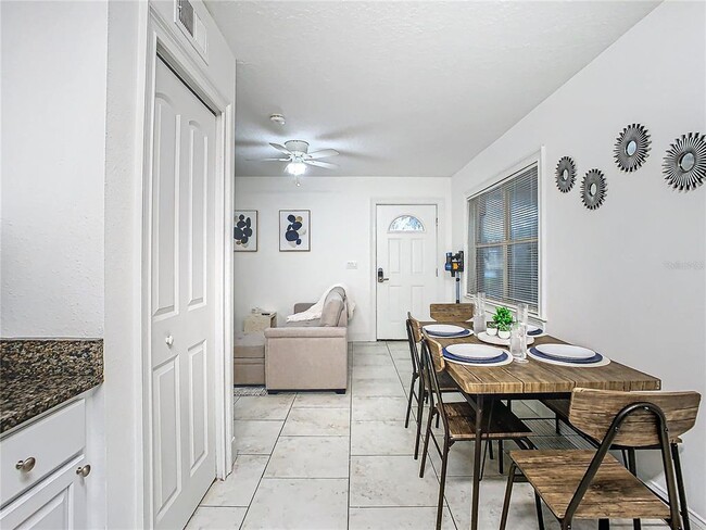 Building Photo - 3025 Long St