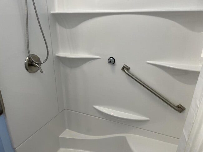 Building Photo - 610 Noble St