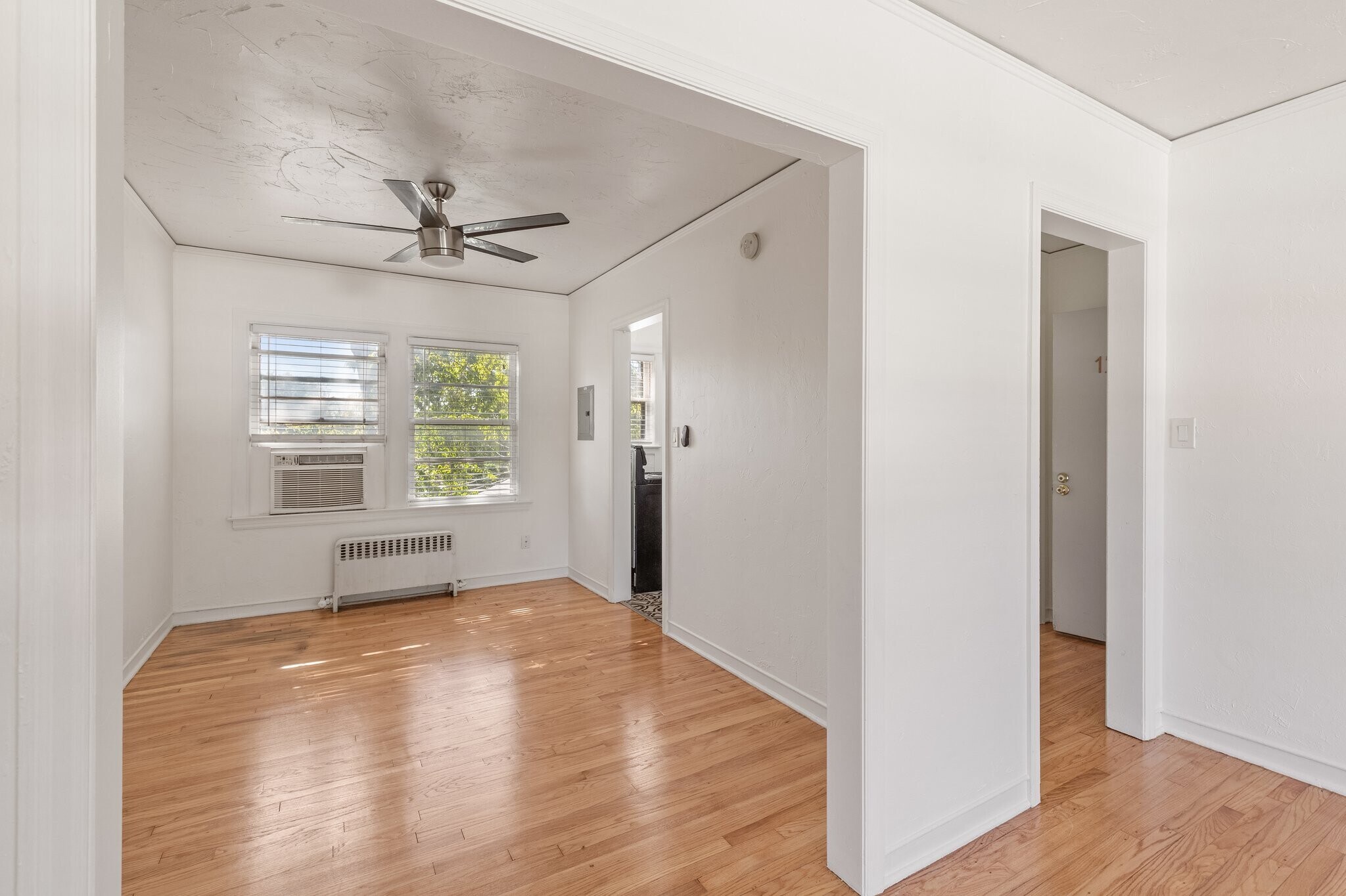 Building Photo - 1520 E 17th St