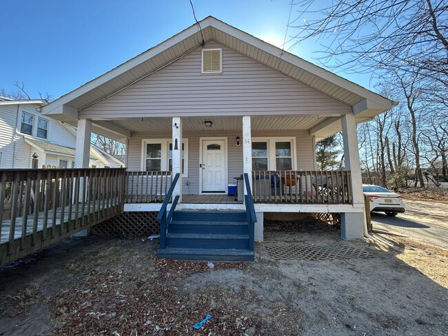 Primary Photo - Charming 4-Bedroom 2-Bathroom Home in Nept...