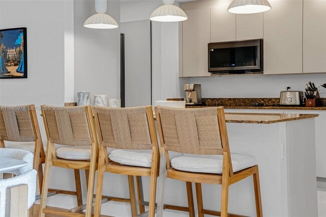 Building Photo - 725 Crandon Blvd