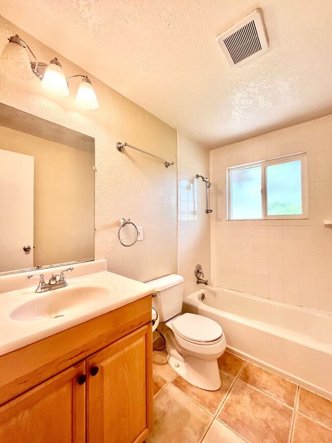 Building Photo - *** MOVE IN SPECIAL 2 WEEKS FREE*** Beautiful 4 bed/ 2 bath Home