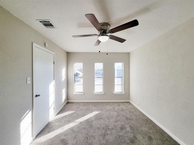 Building Photo - 4119 Holloway Dr