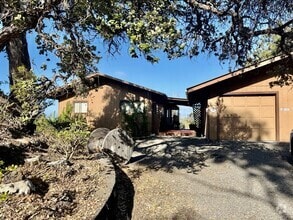 Building Photo - Experience comfort and luxury in this char...