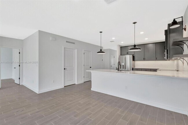 Building Photo - 301 Silver Sands Ln