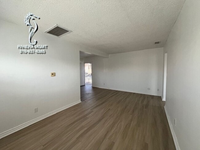 Building Photo - 242