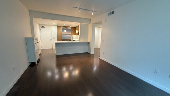 Building Photo - EPIC REA- Lower Pac Heights - Condo w/Parking