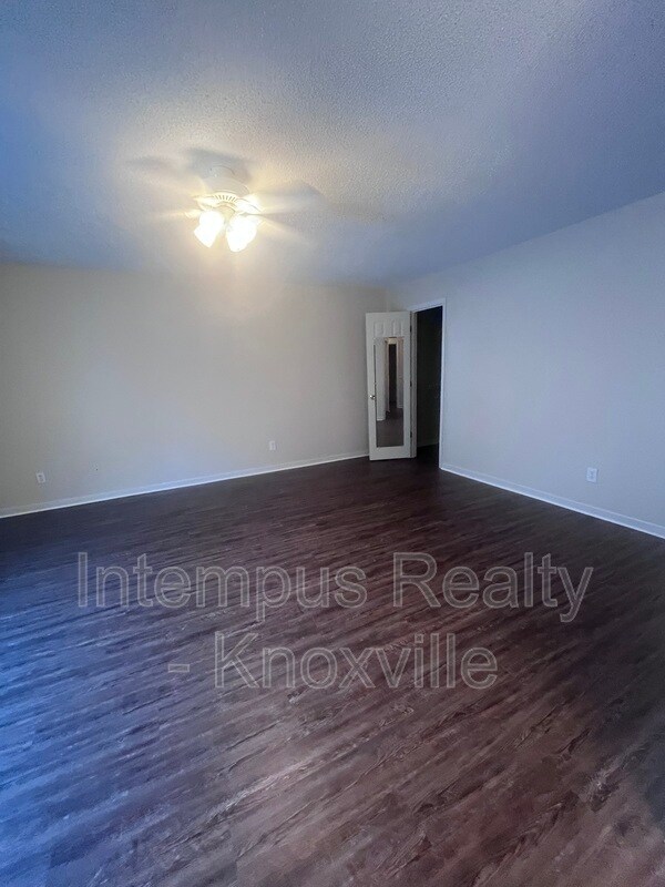 Building Photo - 813 Villaview Way