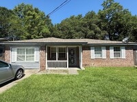 Building Photo - Freshly Updated West Ashley Rental w/ Huge Fenced Yard