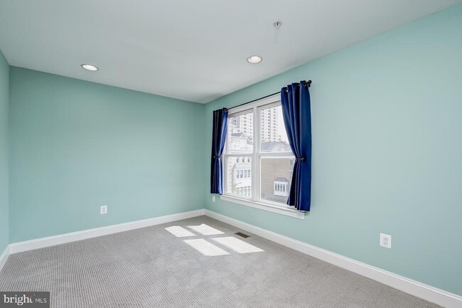 Building Photo - 1236 Harbor Island Walk