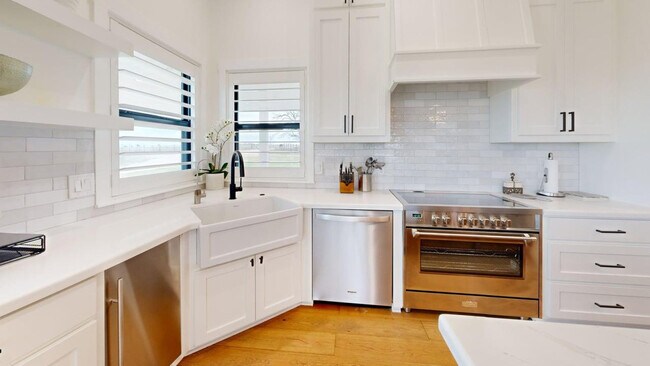 Building Photo - 5110 TX-OSR