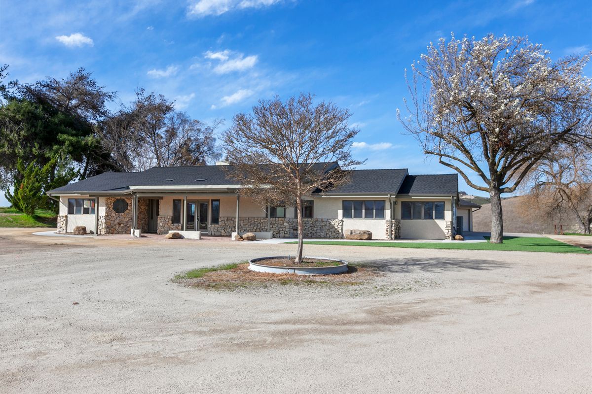 Building Photo - 8850 Rocky Canyon Rd