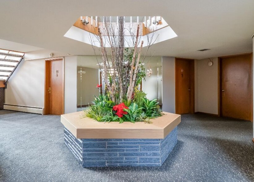 Building Photo - 5400 Three Points Blvd