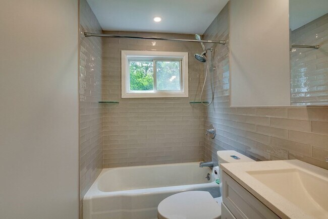 Building Photo - 54 Blackmer Rd