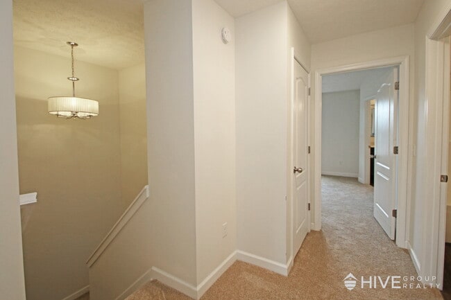 Building Photo - Modern 3BR Townhouse with Private Backyard...