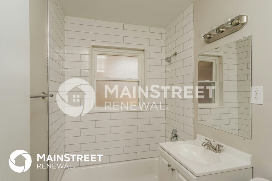 Building Photo - 3113 Maywood Pl