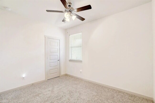 Building Photo - 121 Fairfax Ave