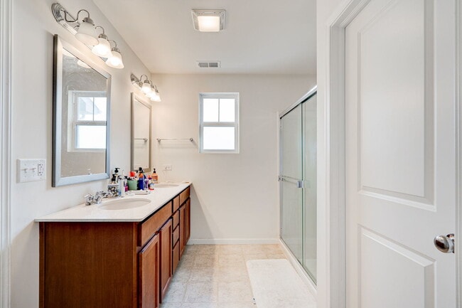 Building Photo - 469 Watercress Dr