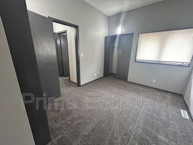 Building Photo - 1721 Ridgehaven Ct