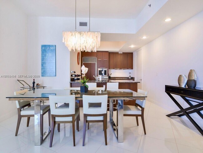 Building Photo - 15811 Collins Ave