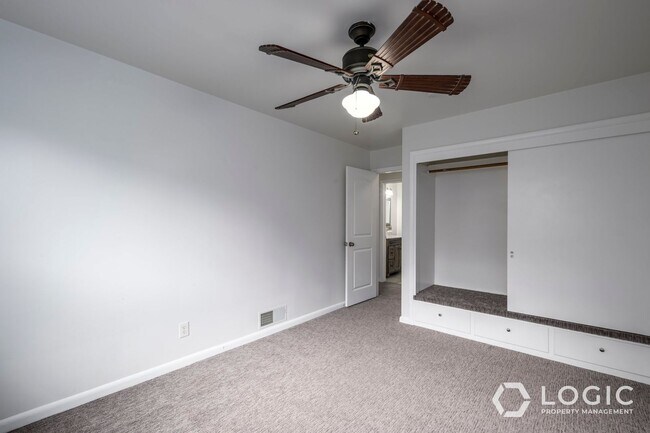 Building Photo - 985 Jackson Ave