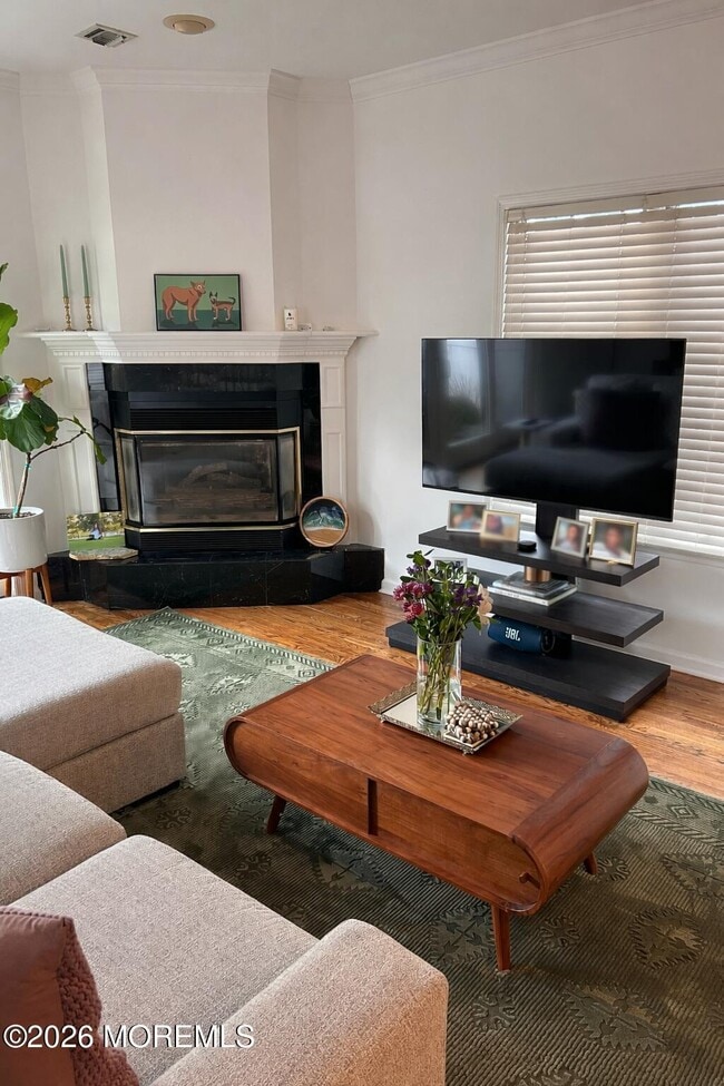 Building Photo - 6 Cook St