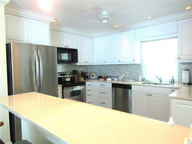 Building Photo - 4700 Greencroft Rd