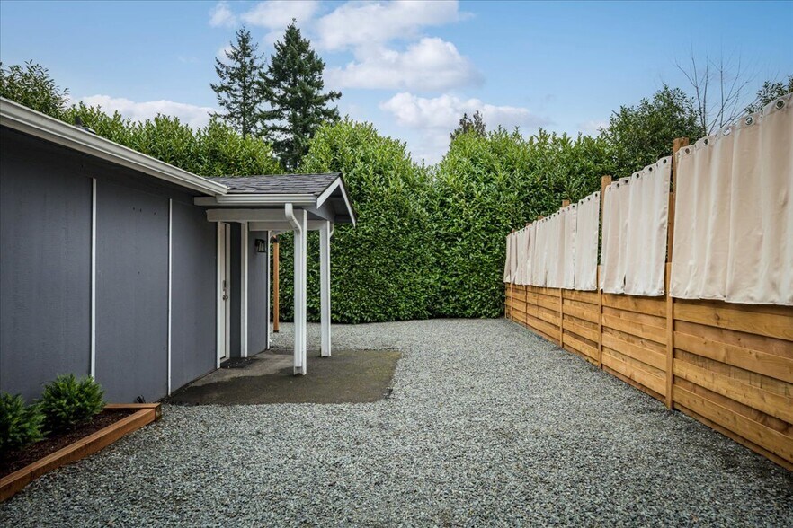 Building Photo - 210 SW 104th St