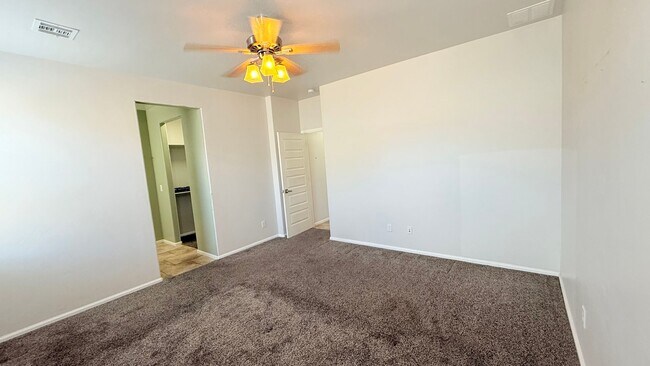 Building Photo - Modern comfort in Del Rey Estates