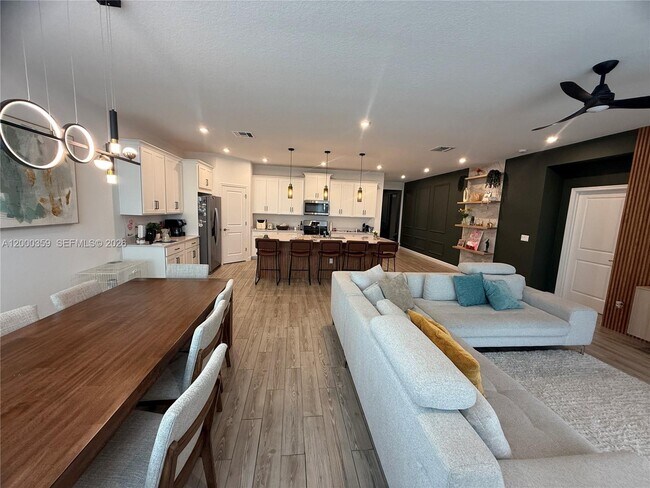 Building Photo - 10503 SW Orana Dr