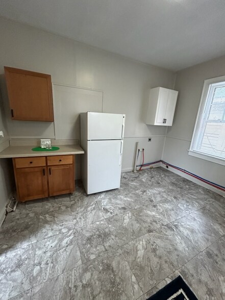 Building Photo - 927 S Jackson St