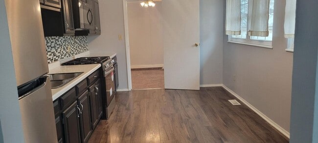 Building Photo - 4 Bedroom 1.5 bath in Argenta Oreana School District!