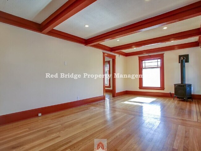 Building Photo - 5022 NE 23rd Ave