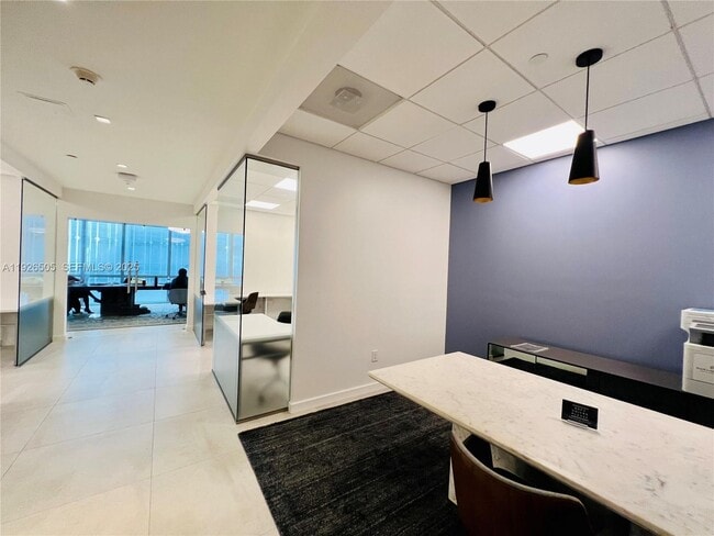 Building Photo - 851 NE 1st Ave