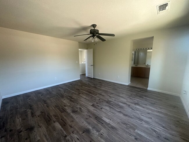 Building Photo - 1227 Kingfisher Dr