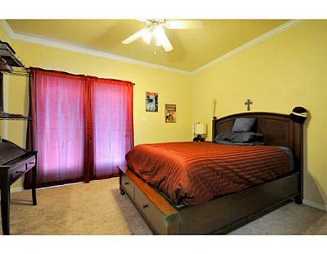 Building Photo - AUGUST 2026 PRE-LEASE! Spacious 1 Bed, 1 B...