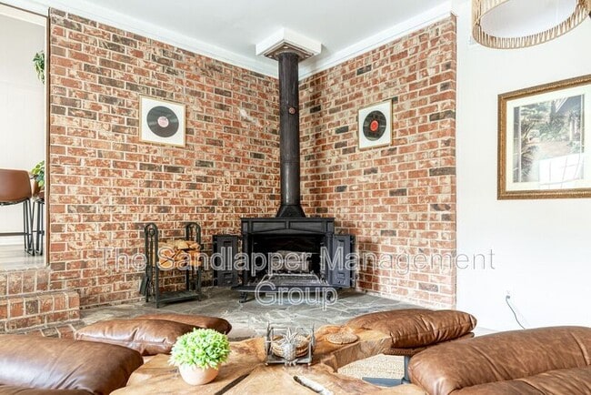 Building Photo - 4640 Glenn St