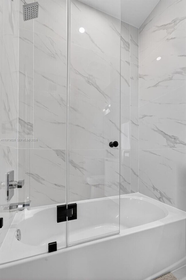 Building Photo - 700 NE 24th St