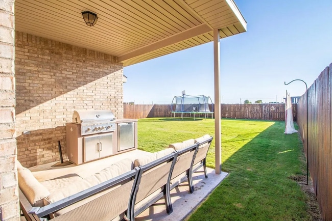 Building Photo - 3/2 in Frenship ISD: Appliances included!!!!