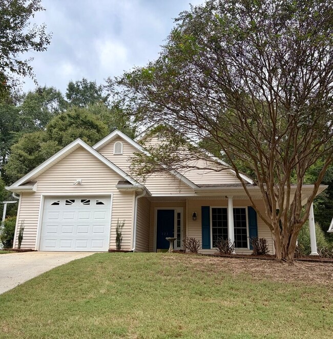 Building Photo - 121 Grand Oak Cir