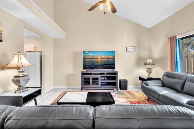 Building Photo - 10240 NW 33rd Pl