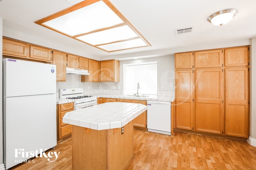 Building Photo - 9349 Magic Flower Ave