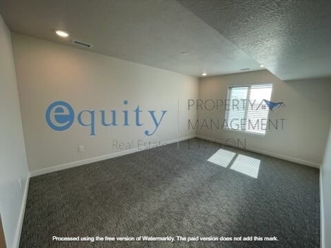Building Photo - 1032 E 400 S