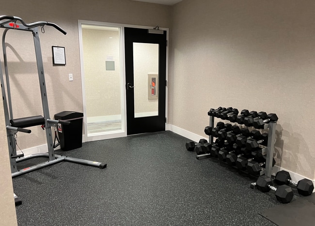 Building Photo - 1BR/1BA - Beautiful Updated Condo in Downtown Portland